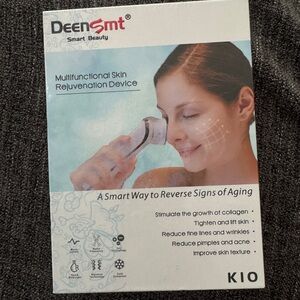 Handheld Skincare Device for Anti-Aging and Facial Treatment